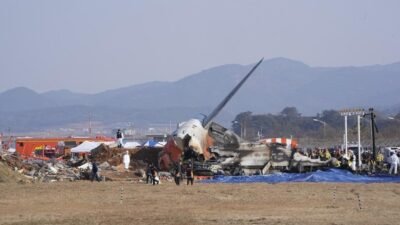 Tragedi Jeju Air: Boeing 737-800 Jatuh di Muan, 120 Nyawa Melayang