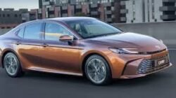 Toyota Camry 2025: Sedan Mewah dengan Teknologi Canggih