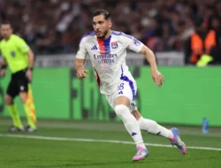 Rayan Cherki Bicara soal Minat Manchester City
