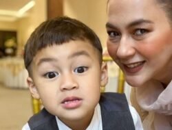 Baim Wong dan Paula Verhoeven: Rayakan Wisuda dengan Penuh Kebahagiaan