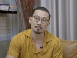 Denny Sumargo Dihujani Kritikan Usai Edit Foto Merah Putih