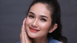 Faby Marcelia Bagi-Bagi Kopi kepada Ojol di Tengah Aksi Demonstrasi