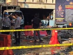 Kerusuhan di Jakarta Timur: Enam Polisi Terluka dalam Serangan
