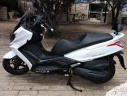 Kymco Downtown 250i: Skuter Andalan untuk Perjalanan Jarak Jauh