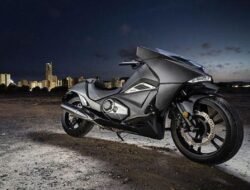 Honda NM4 Vultus: Skuter Elegan untuk Pengendara yang Berkelas
