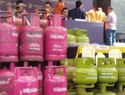Penggerebekan Pengoplosan Gas Subsidi di Pekanbaru