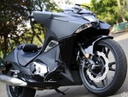 Honda NM4 Vultus – Menyusuri Jalan Lurus dengan Gaya dan Performanya
