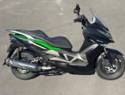 Kawasaki J300 – Skuter Inovatif untuk Pengendara Urban