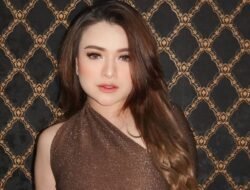 Nathalie Holscher: Menggenggam Kenangan Lewat Ziarah ke Makam Ibunda