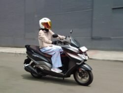 Variasi Berita: Suzuki Burgman Street 125EX – Skuter Canggih untuk Kenyamanan Berkendara