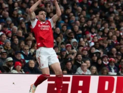 Mikel Arteta Cemas Atas Cedera Declan Rice di Tengah Perburuan Gelar