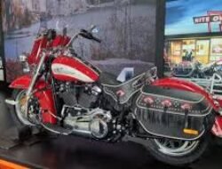 Review Konsep Riding Harian hingga Touring: Bagaimana Hydra-Glide Revival 2026 Terasa dari Rem Disc, Torsi 161 Nm, sampai Jok 663 mm