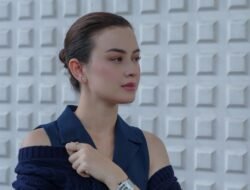 Kimberly Ryder Panjatkan Doa Jodoh di Tanah Suci