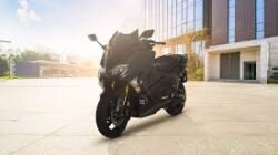 Yamaha TMAX DX, Saat Skuter dan Motor Sport Bertemu di Satu Titik