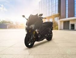 Yamaha TMAX DX, Saat Skuter dan Motor Sport Bertemu di Satu Titik