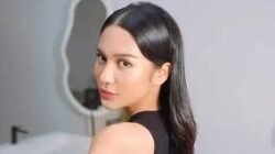 Momen Apes Azizah Salsha di London: Gagal Foto Bareng Harry Styles Malah Kena Nyinyir Netizen